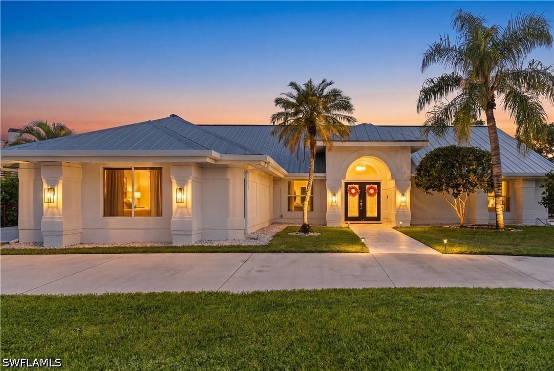 245 Monterey Dr., Naples, FL 34119