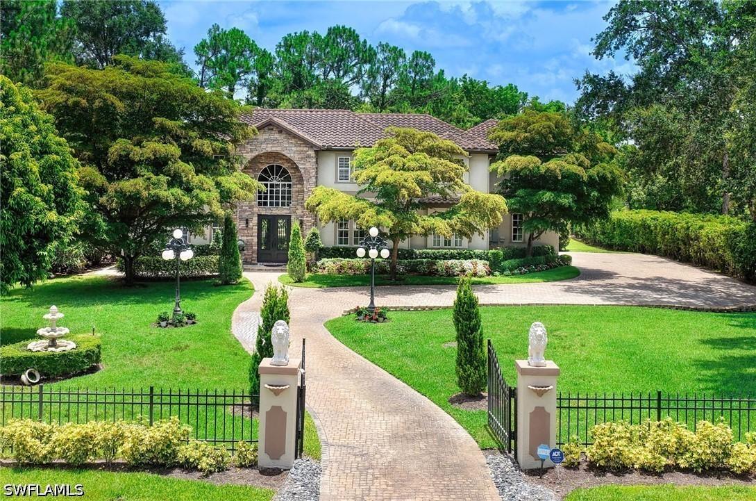 9250 The Ln., Naples, FL 34109