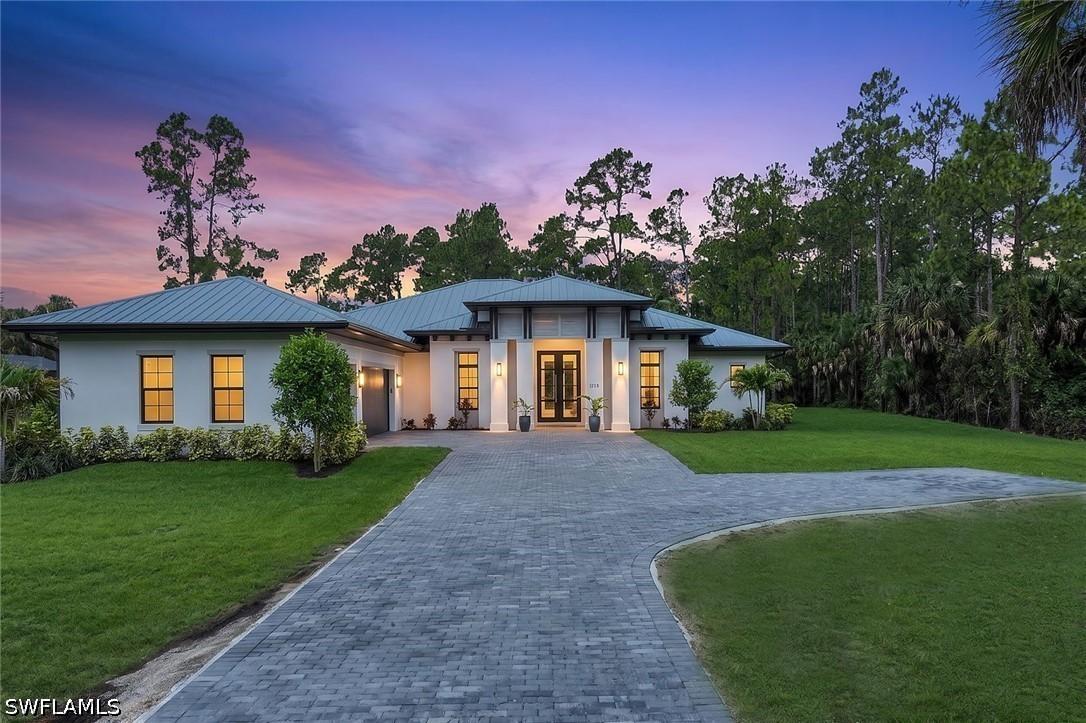 933 11th St., Naples, FL 34117