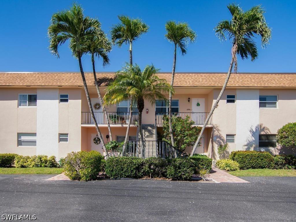 609 Palm View Dr. #10, Naples, FL 34110