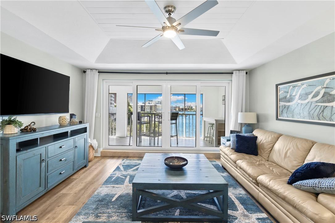 9101 Vanderbilt Dr. #302, Naples, FL 34108