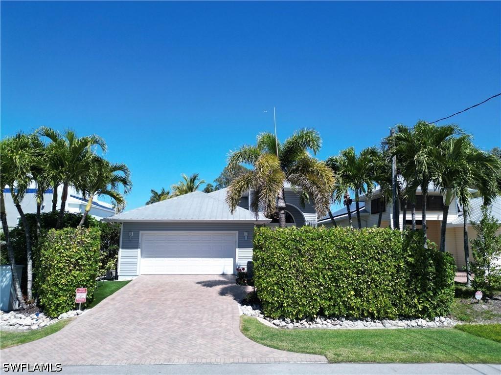 3005 Coco Ave., Naples, FL 34112