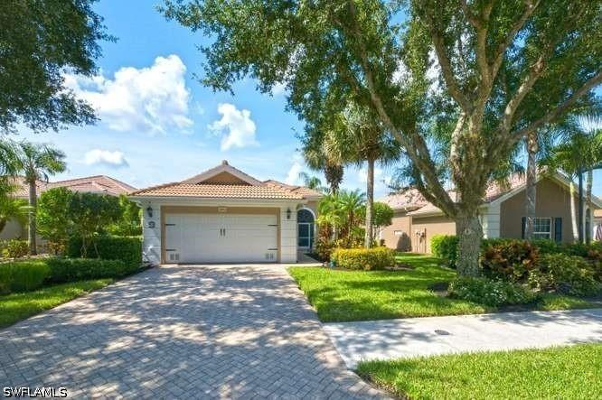 2314 Heydon Cir., Naples, FL 34120