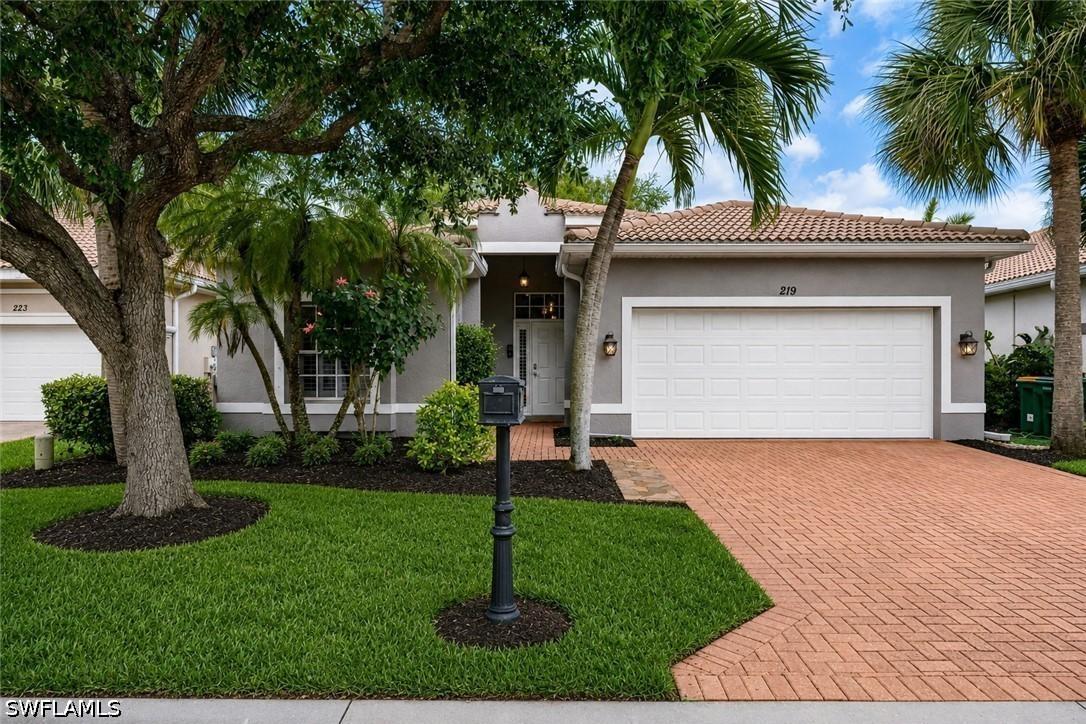 219 Glen Eagle Cir., Naples, FL 34104