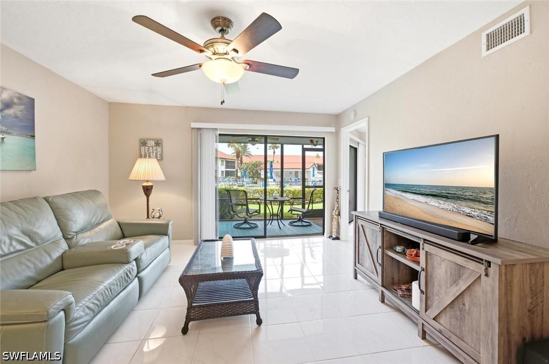 4987 Pepper Cir. #107, Naples, FL 34113