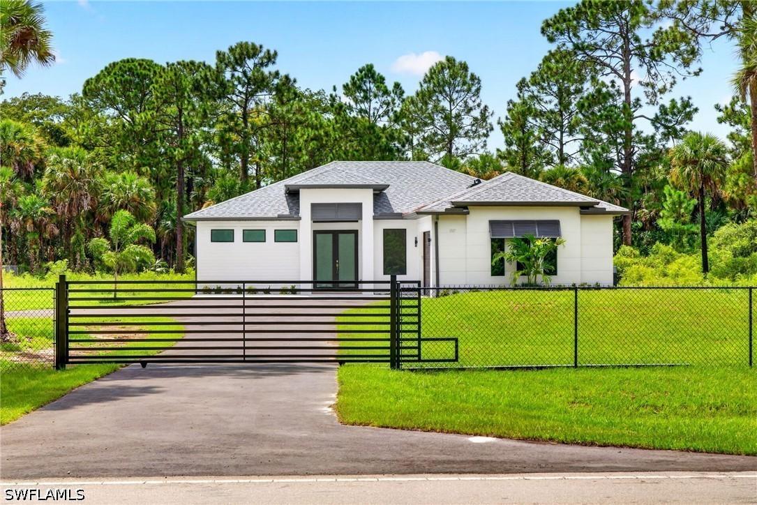 1867 Everglades Blvd., Naples, FL 34120