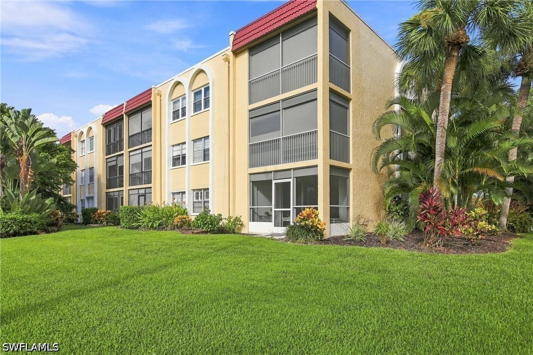 1087 Forest Lakes Dr. #302, Naples, FL 34105