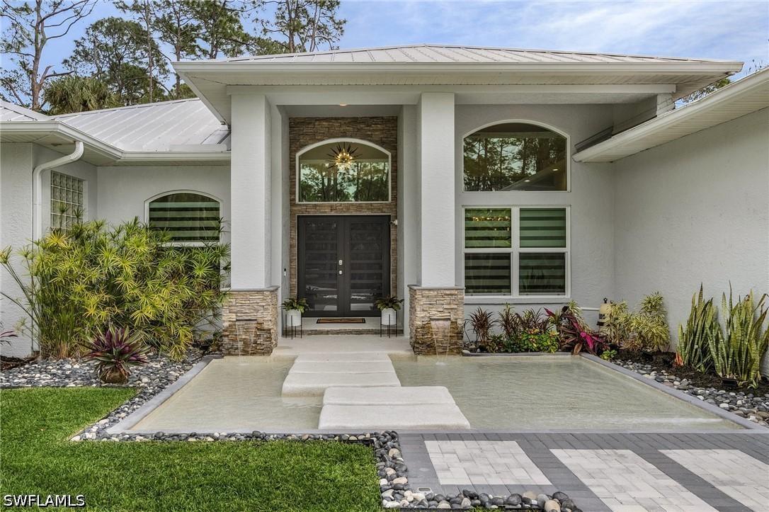 364 Logan Blvd., Naples, FL 34119