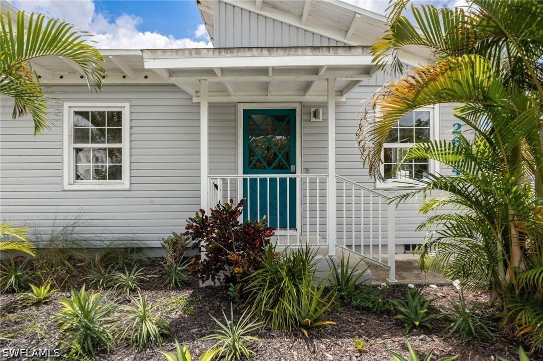 2664 Van Buren Ave., Naples, FL 34112