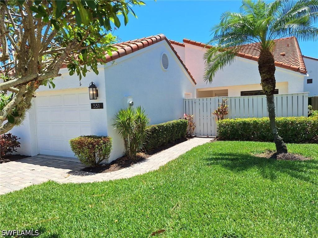 551 Beachwalk Cir., Naples, FL 34108