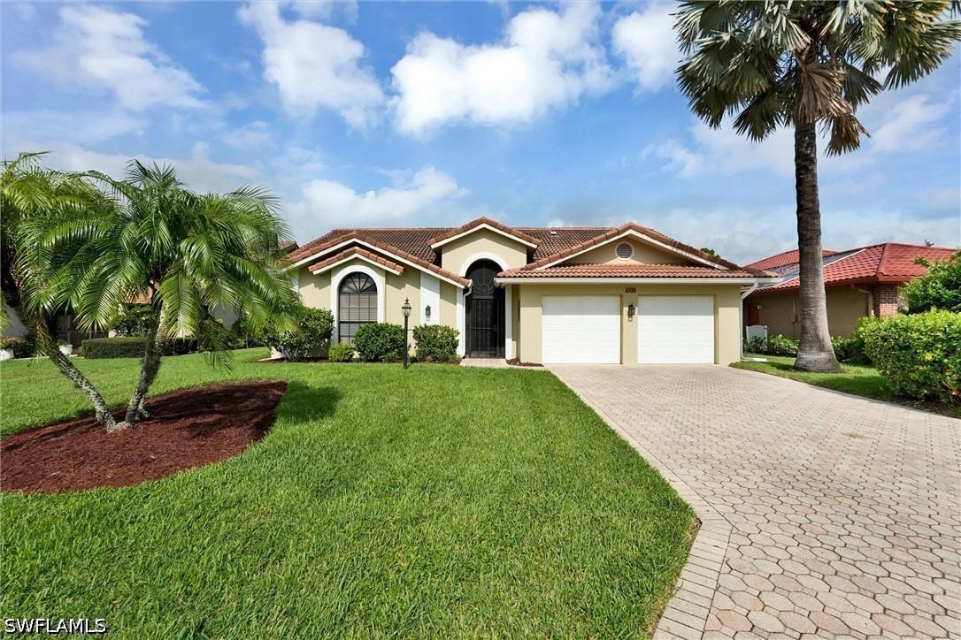 453 Countryside Dr., Naples, FL 34104