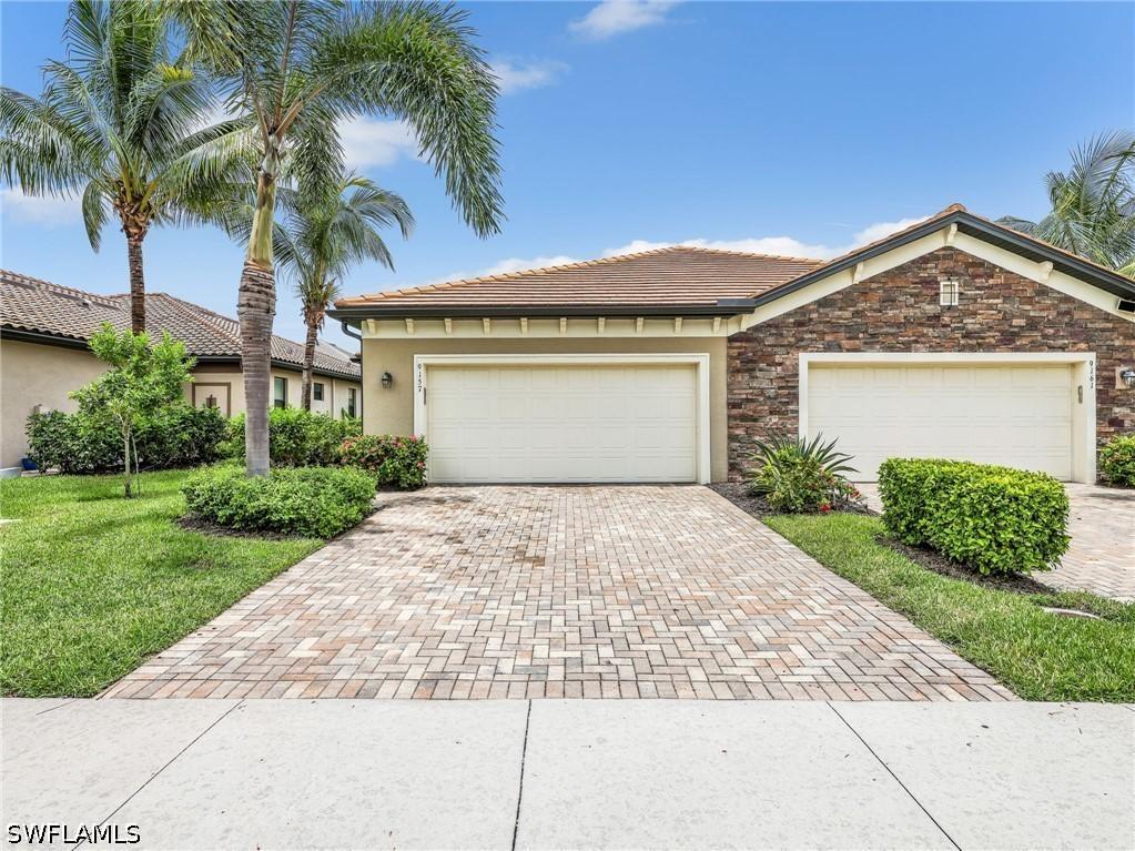 9157 Glenforest Dr., Naples, FL 34120