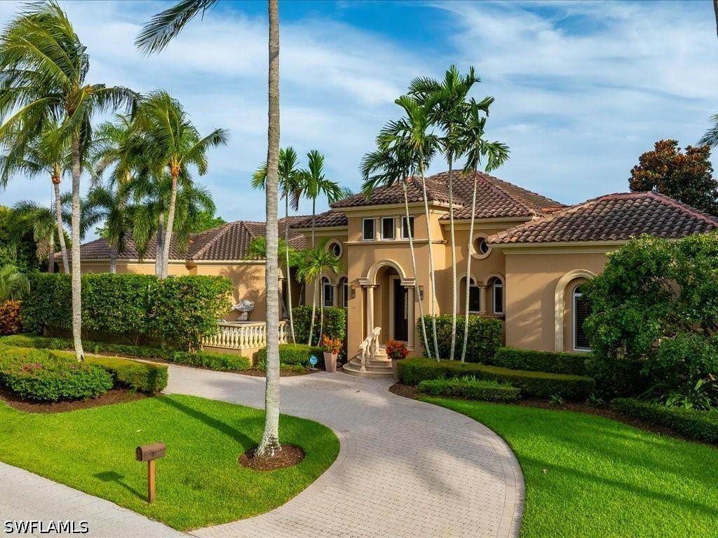 550 21st Ave., Naples, FL 34102