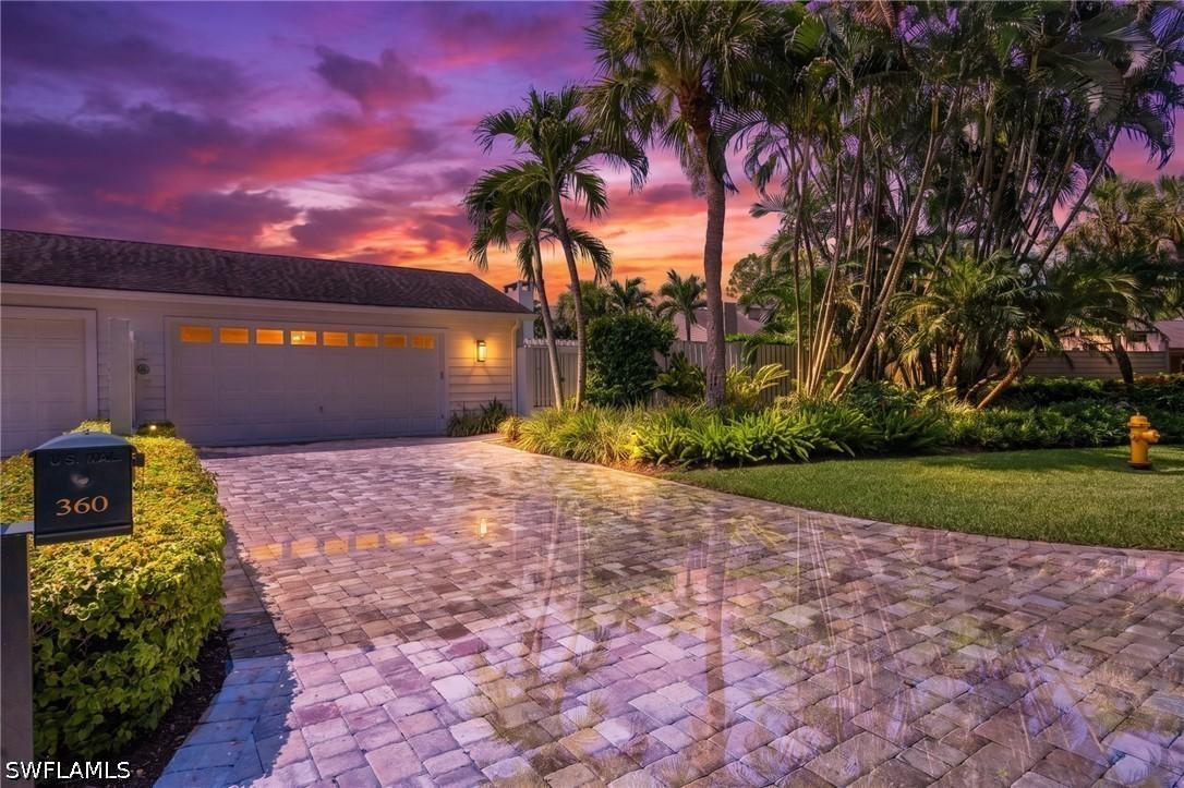 360 Edgemere Way #25, Naples, FL 34105