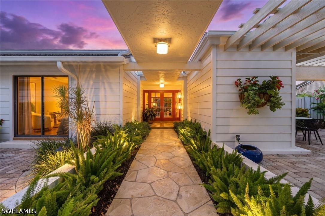 360 Edgemere Way #25, Naples, FL 34105
