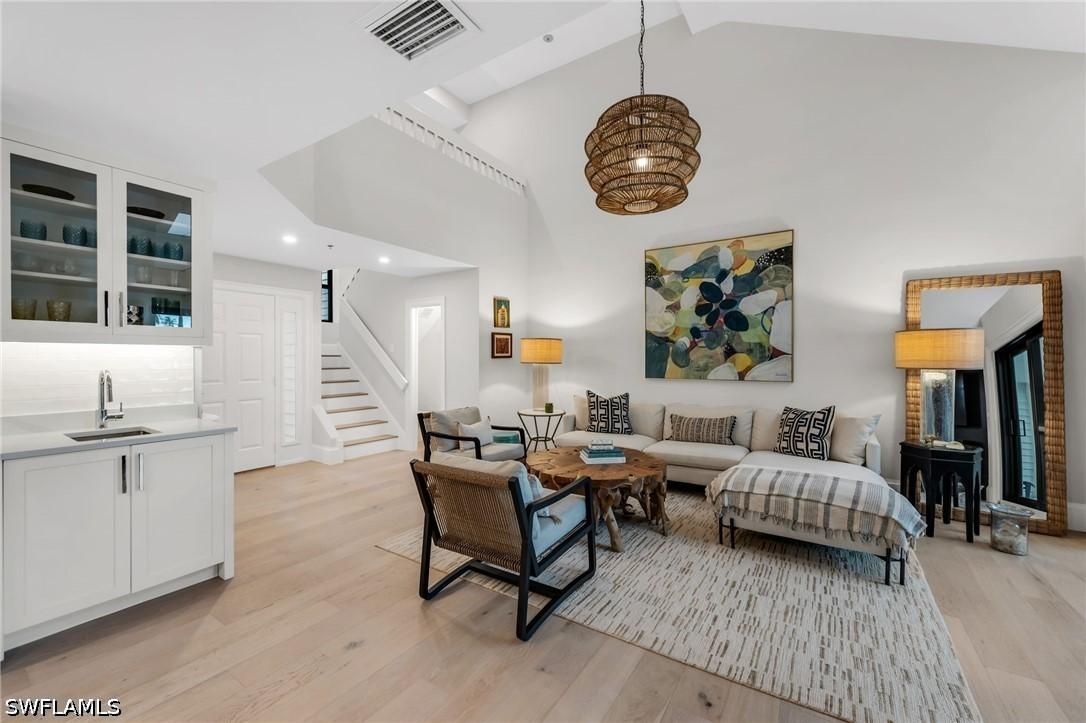 569 Park Shore Dr. #G5, Naples, FL 34103