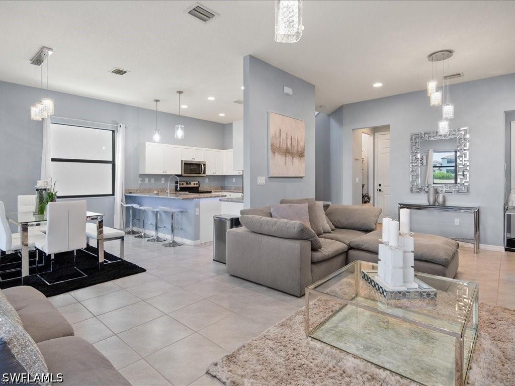 8812 Madrid Cir., Naples, FL 34104