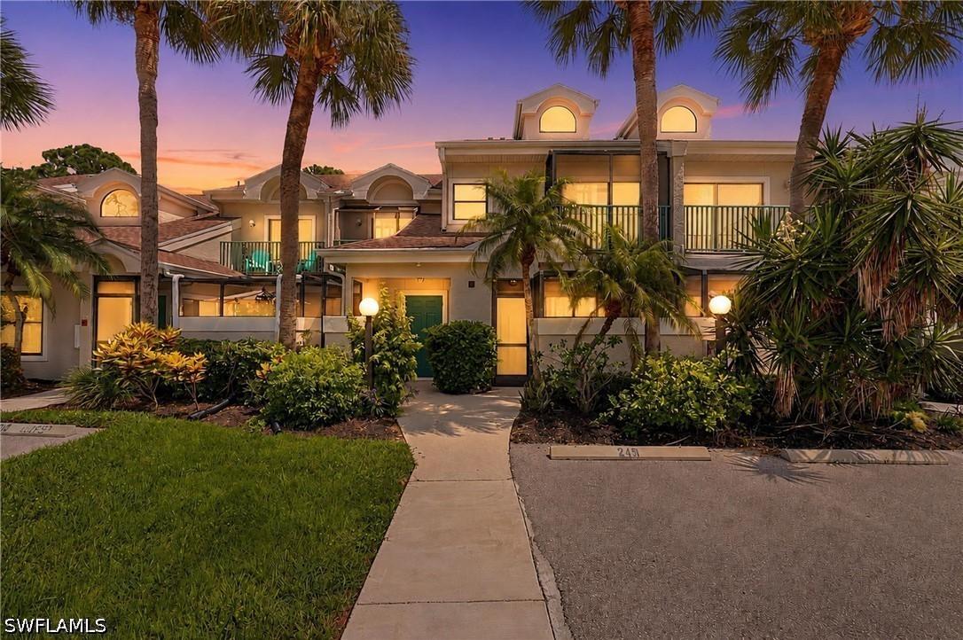 81 Emerald Woods Dr. #M3, Naples, FL 34108