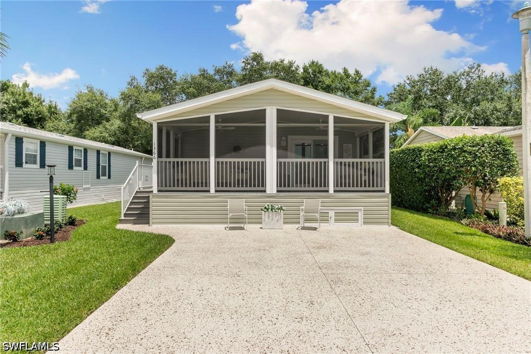 1366 Diamond Lake Cir., Naples, FL 34114