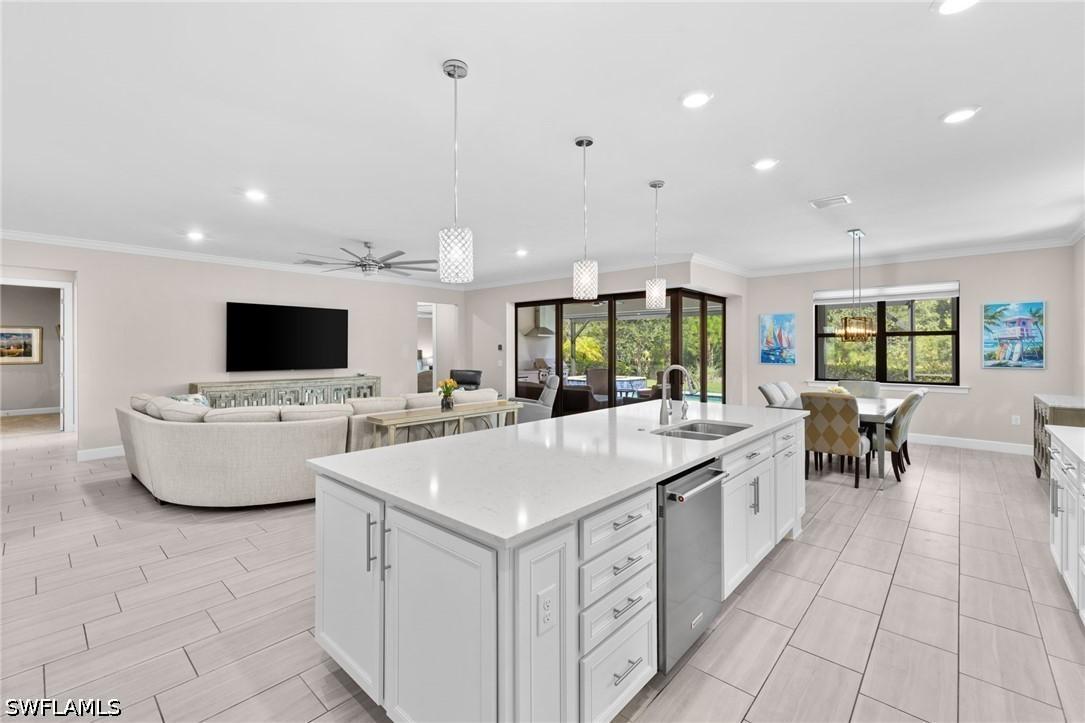 6907 Cocoplum St., Naples, FL 34114