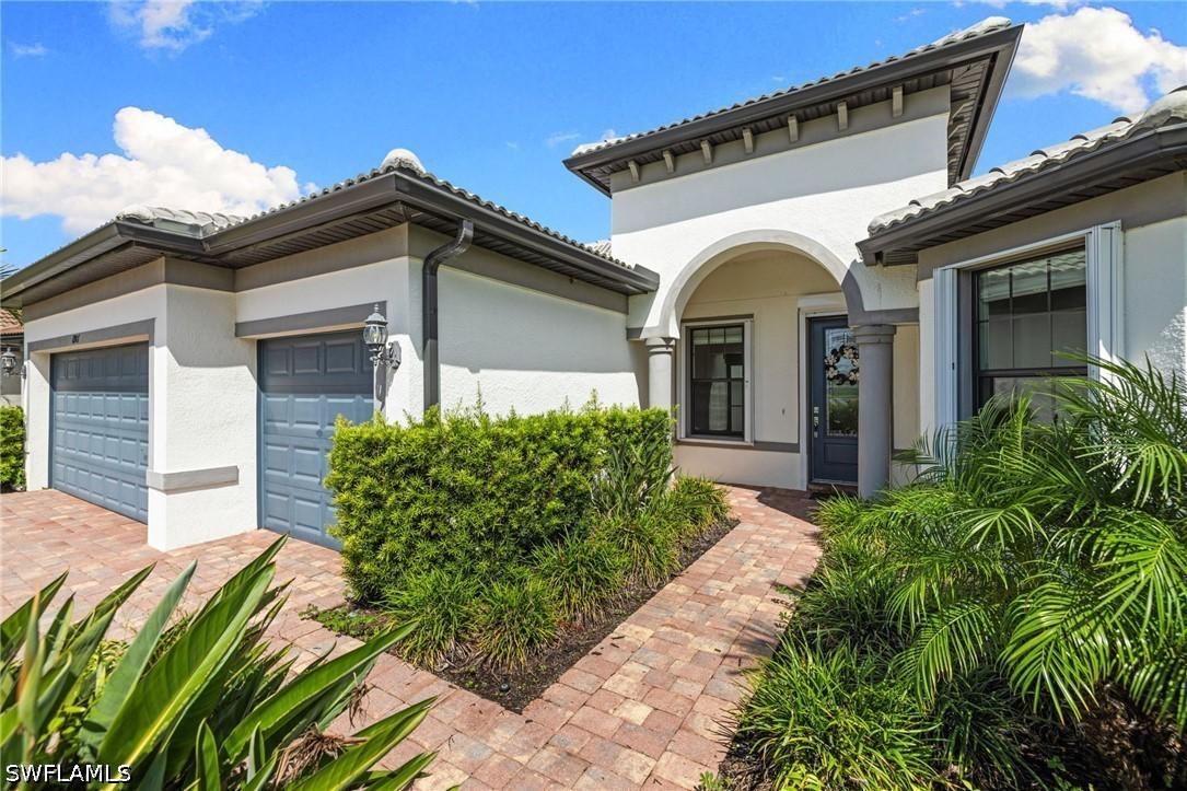 6907 Cocoplum St., Naples, FL 34114