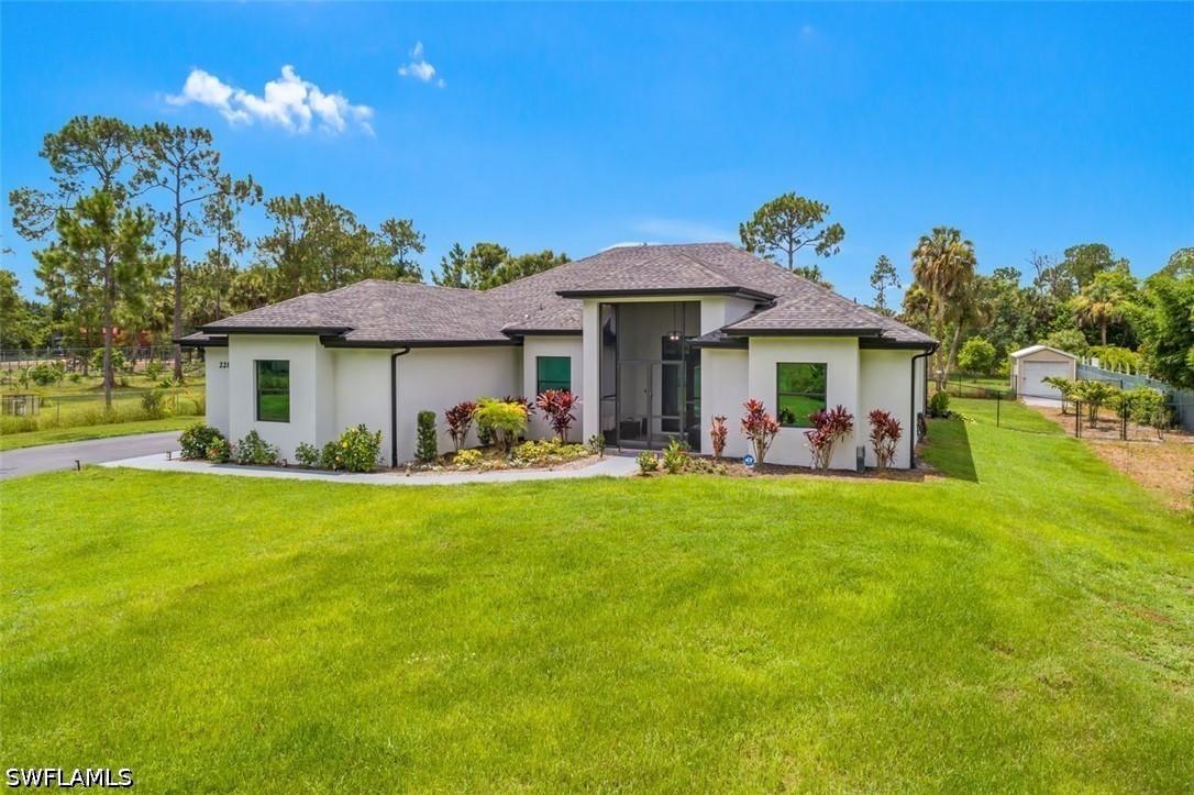 2286 2nd Ave., Naples, FL 34117