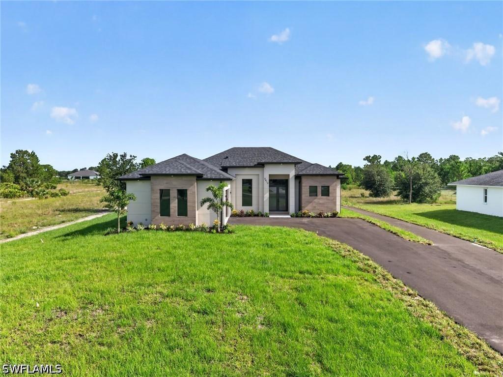 2613 43rd Ave., Naples, FL 34120