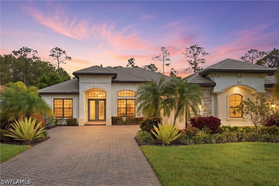 2327 Somerset Pl., Naples, FL 34120