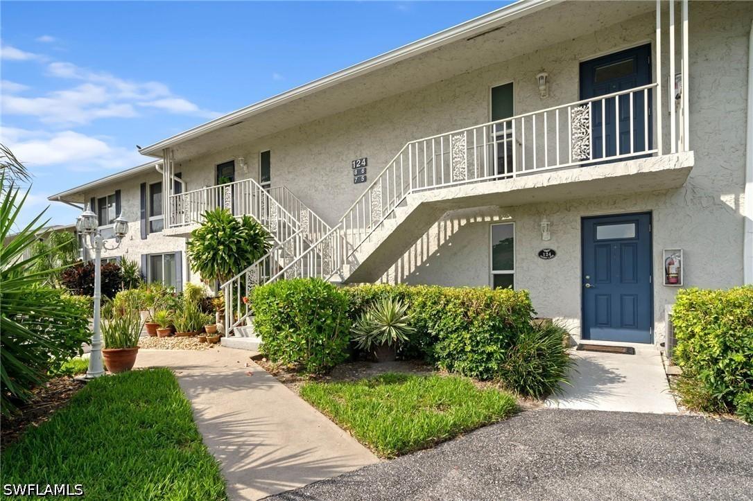 124 Penny Ln. #5, Naples, FL 34112
