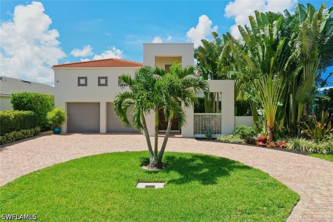 576 96th Ave., Naples, FL 34108