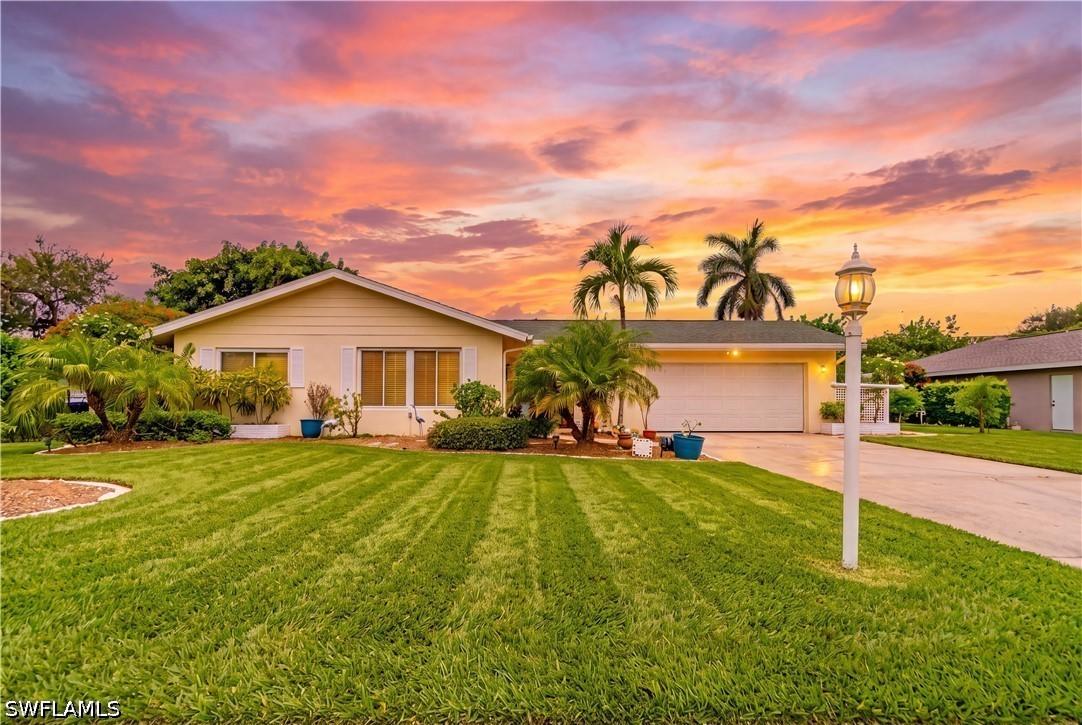 1352 Oaklawn Ct., Fort Myers, FL 33919