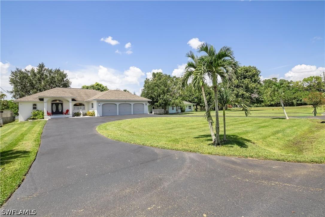1285 Driftwood Dr., North Fort Myers, FL 33903