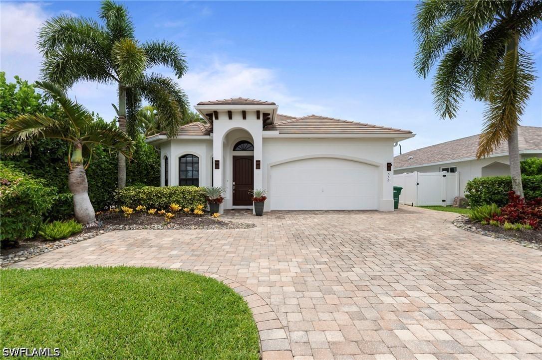 538 104th Ave., Naples, FL 34108