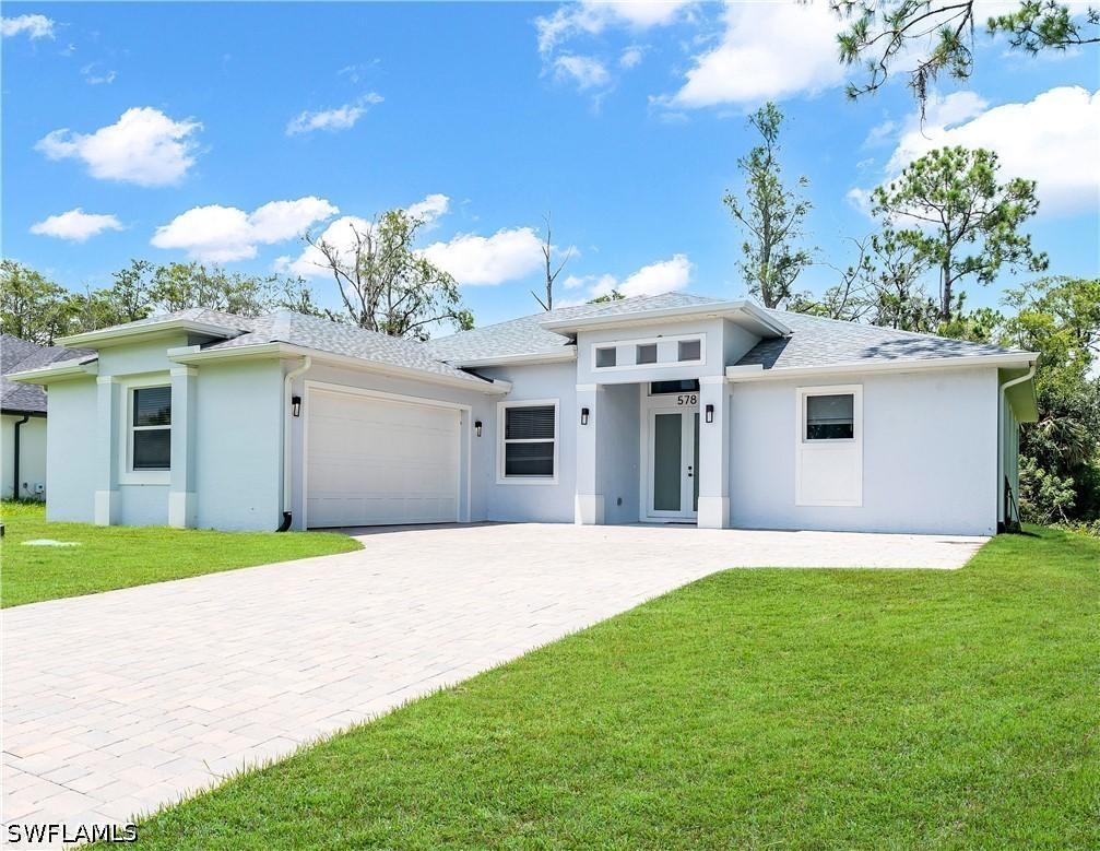 578 Woodview Dr., Lehigh Acres, FL 33972