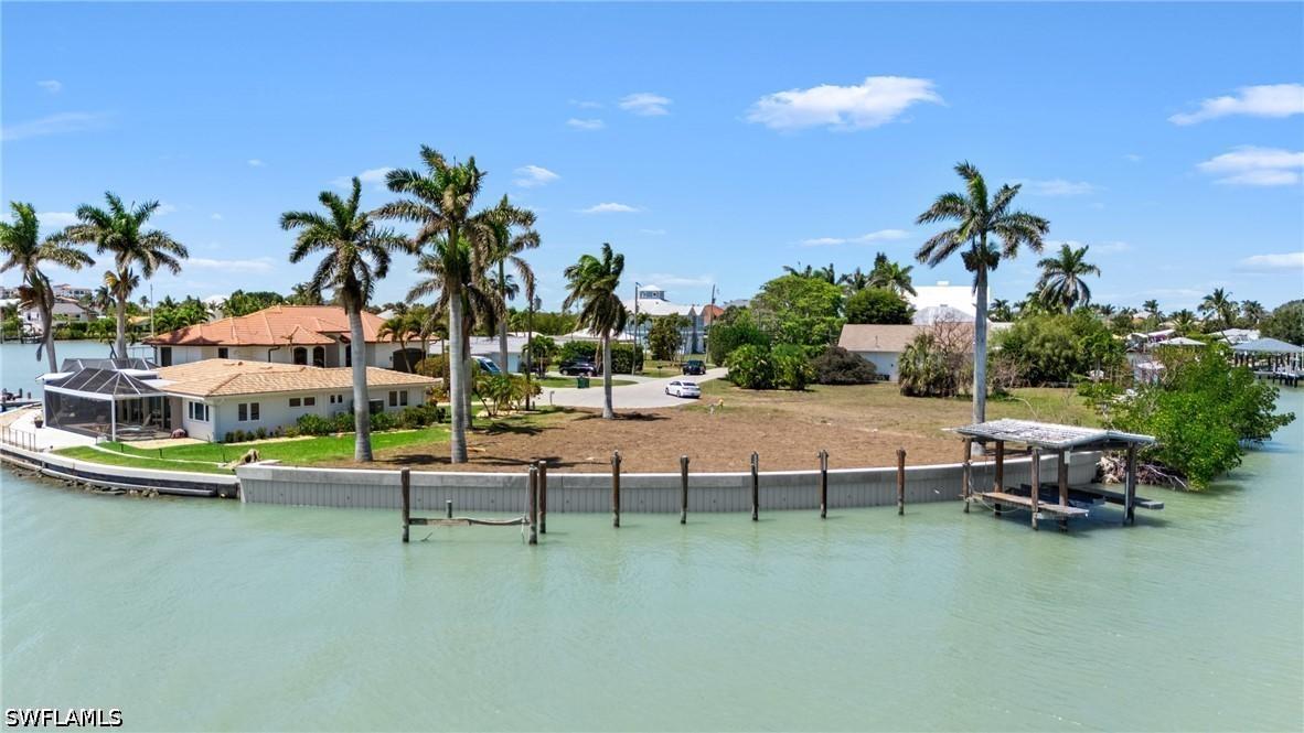 159 Tahiti St., Naples, FL 34113