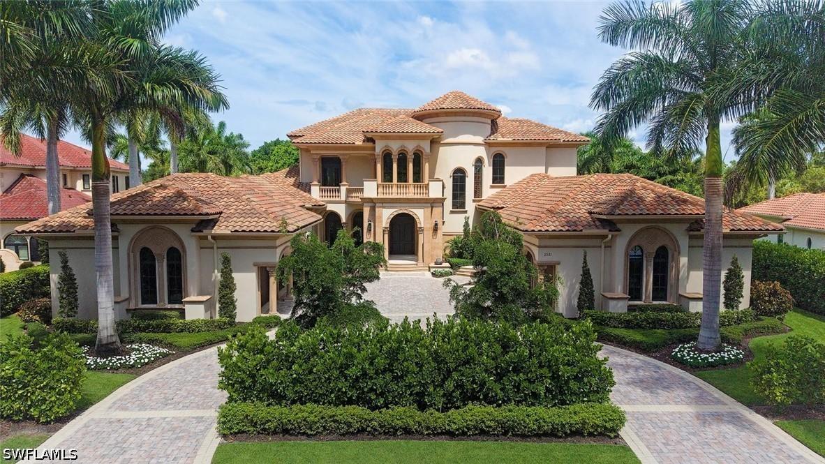 2581 Escada Dr., Naples, FL 34109