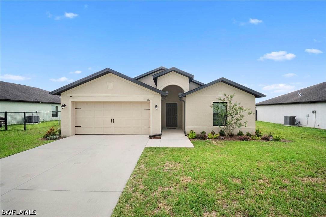 724 Evening Shade Ln., Lehigh Acres, FL 33974