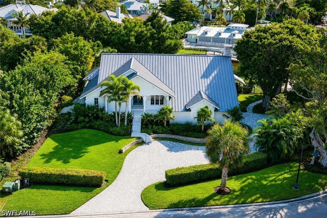 5042 Seahorse Ave., Naples, FL 34103