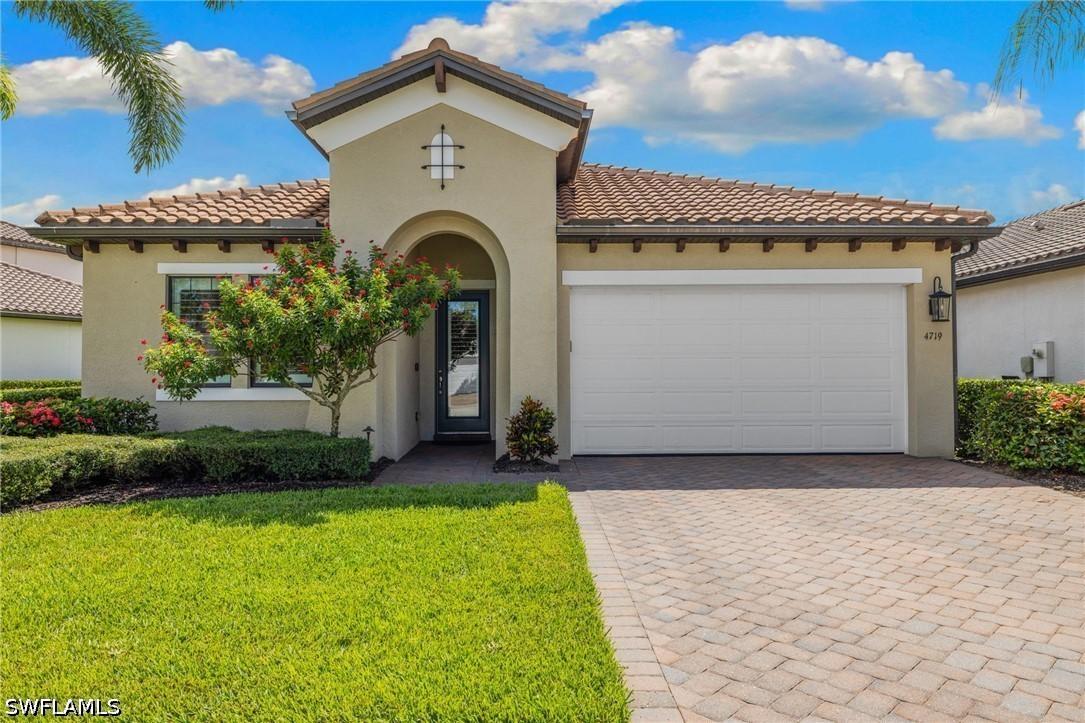4719 Abaca Cir., Naples, FL 34119