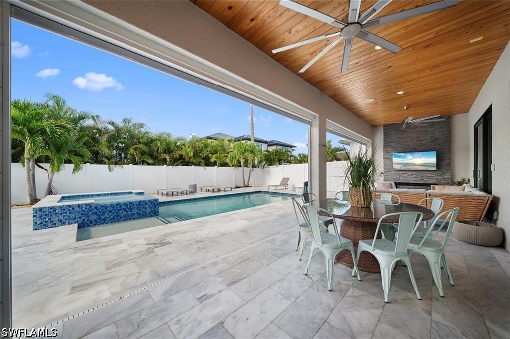 828 100th Ave., Naples, FL 34108