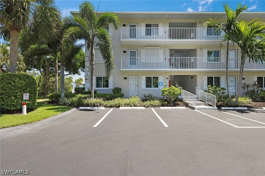 3051 Sandpiper Bay Cir. #I101, Naples, FL 34112