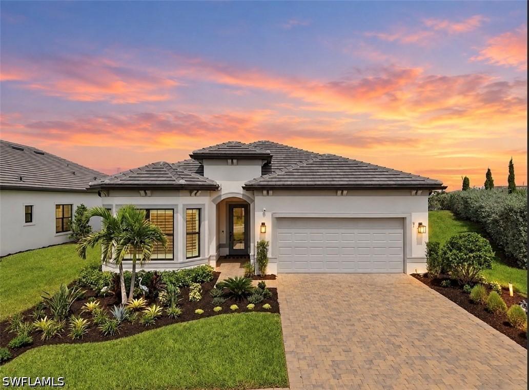1925 Don Benito Way, Naples, FL 34120