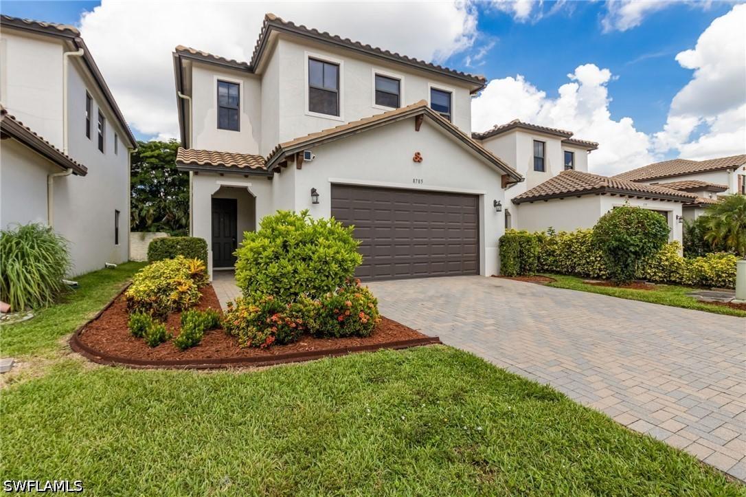 8785 Madrid Cir., Naples, FL 34104