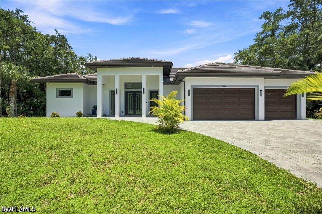 209 35th Ave., Naples, FL 34120