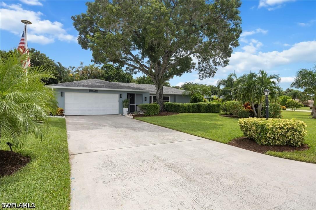 4557 Eagle Key Cir., Naples, FL 34112