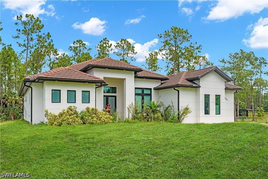 3677 8th Ave., Naples, FL 34120