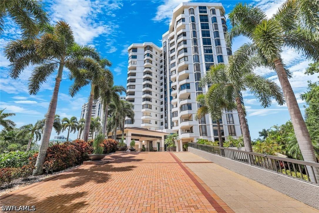 6075 Pelican Bay Blvd. #104, Naples, FL 34108