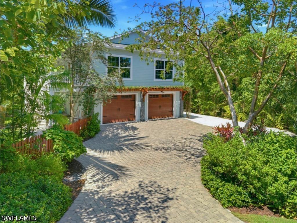 2023 Mills Ln., Naples, FL 34112