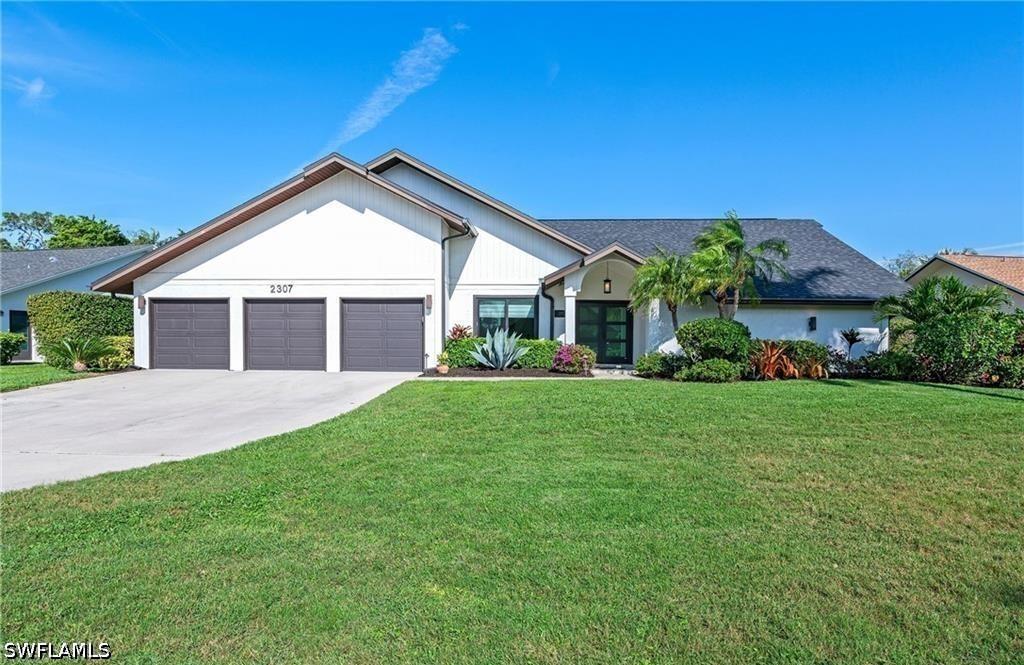 2307 Queens Way, Naples, FL 34112