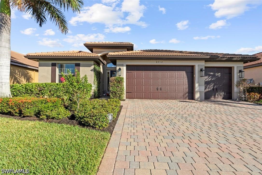 8712 Westwood Oaks Pl., Fort Myers, FL 33908